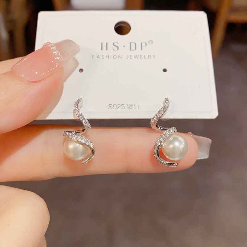 Women's Versatile Pearl Earrings With Diamond Surrounds